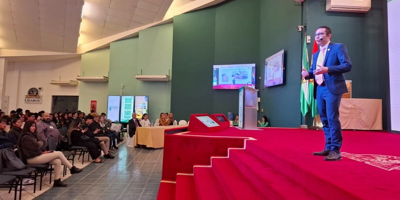 FISCALÍA DE SANTA CRUZ SOCIALIZA LA RUTA DE ACTUACIÓN INTERINSTITUCIONAL A ESTUDIANTES DE DERECHO DE LA UDABOL