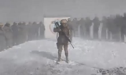 MILITARES BOLIVIANOS RESISTEN TEMPERATURAS EXTREMAS EN LA FRONTERA