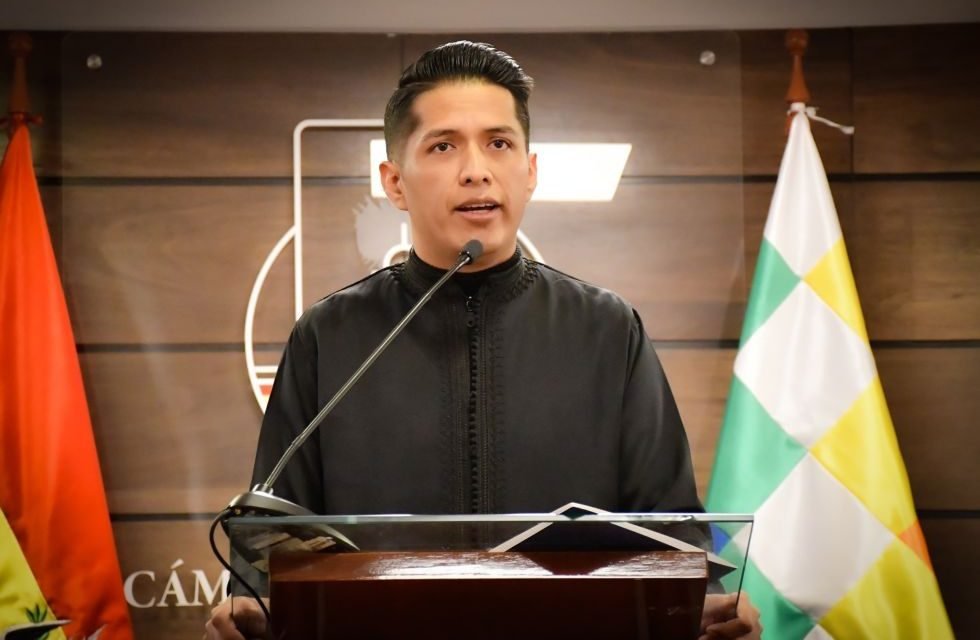 ANDRÓNICO PIDE REUNIÓN ‘URGENTE’ CON LAS TRES FUERZAS POLÍTICAS PARA TRATAR CRÉDITOS PARA  COMBUSTIBLE