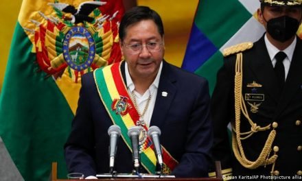 ARCE SE REÚNE CON SUS MINISTROS EN LA PAZ TRAS MUERTE DE POLICÍAS