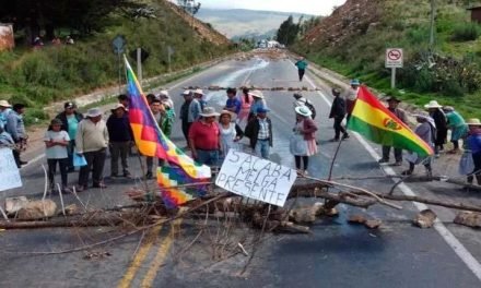 PESE A LA “PAUSA HUMANITARIA” CONTINÚAN LOS BLOQUEOS EN COCHABAMBA