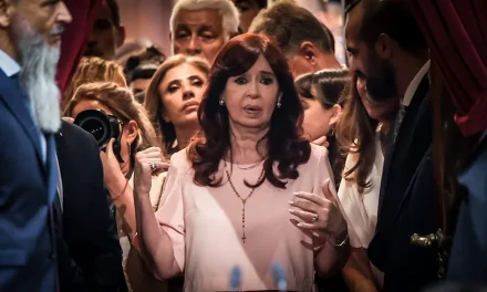 FISCALÍA ARGENTINA RECHAZA QUE SE CONCEDA PRISIÓN DOMICILIARIA A CRISTINA FERNÁNDEZ