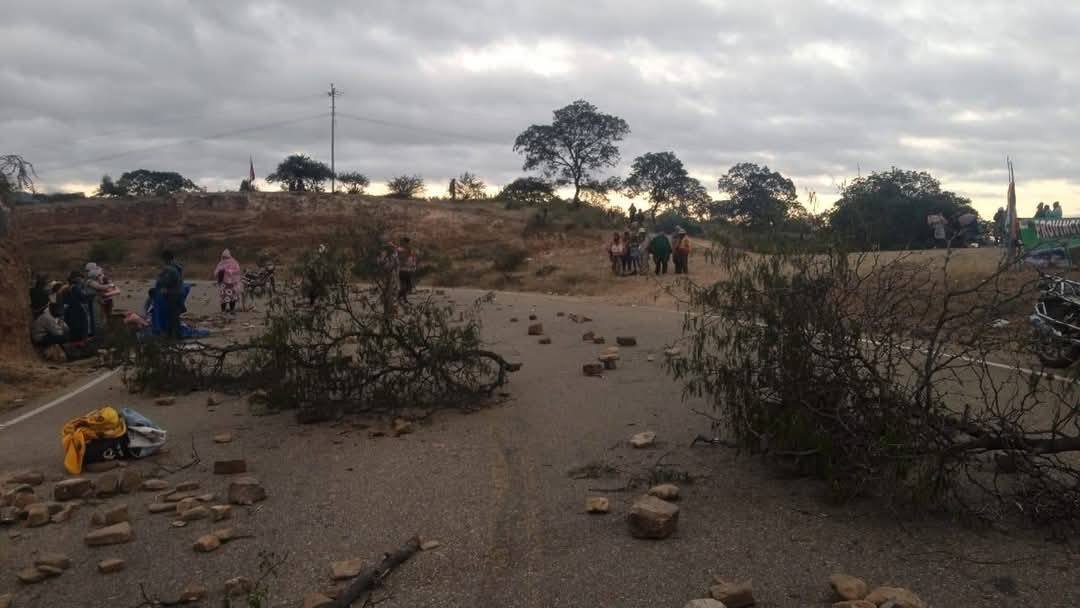 TERMINAL DE EL ALTO SUSPENDE SALIDAS A COCHABAMBA Y SANTA CRUZ POR BLOQUEOS