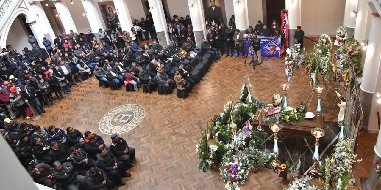 CON HOMENAJES EN DISTINTAS INSTITUCIONES DESPIDIERON AL MINISTRO DE TRABAJO