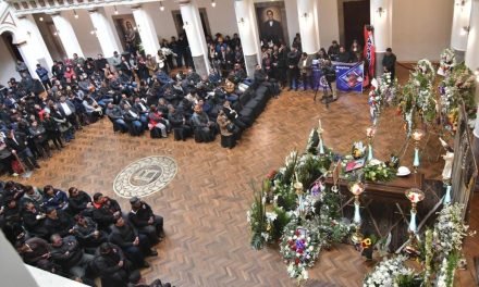 CON HOMENAJES EN DISTINTAS INSTITUCIONES DESPIDIERON AL MINISTRO DE TRABAJO