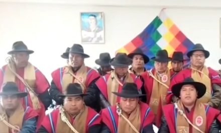 PONCHOS ROJOS AMENAZAN CON MARCHAS Y BLOQUEOS SI EL GOBIERNO NO DA SOLUCIONES A LA CRISIS EN 48 HORAS