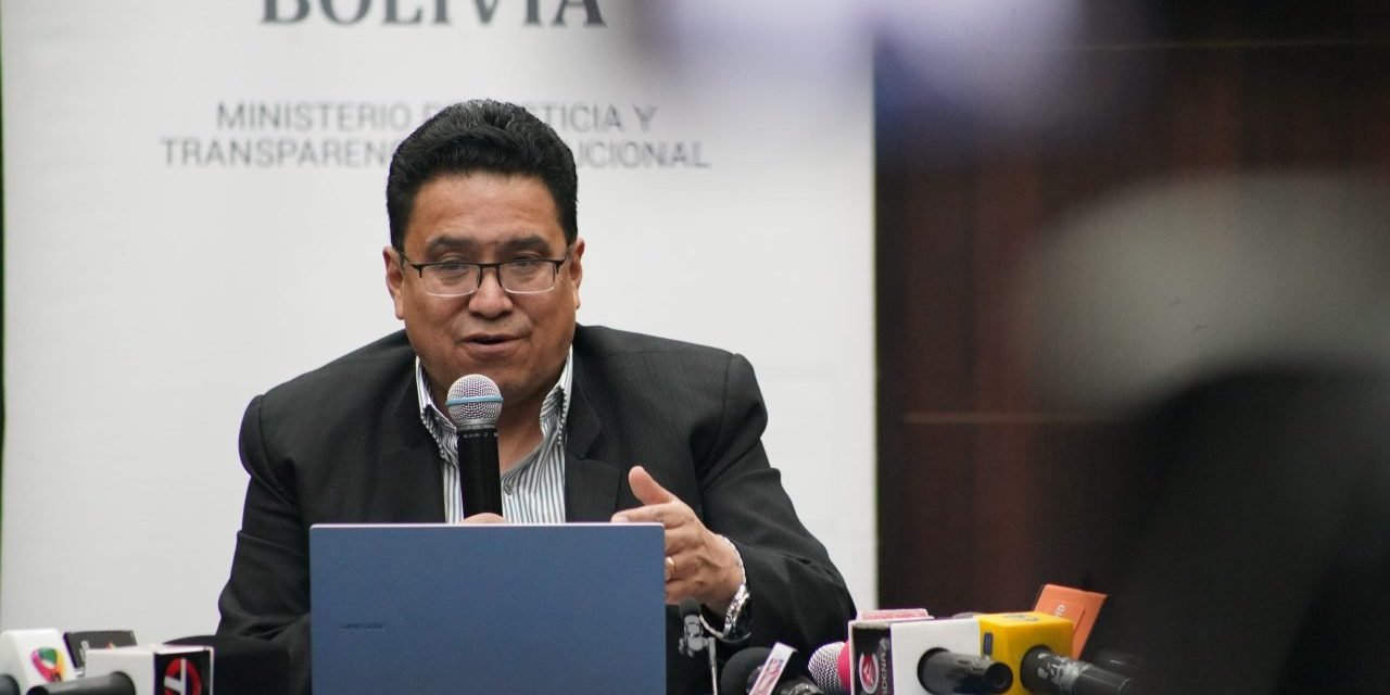 SILES DICE QUE SE PRESENTARÁ VOLUNTARIAMENTE A LA FISCALÍA SI ES CITADO