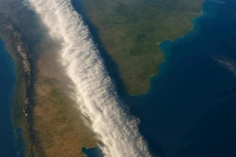 CINTURÓN DE HIELO SOBRE TODA AMÉRICA DEL SUR VISTA DESDE SATÉLITE