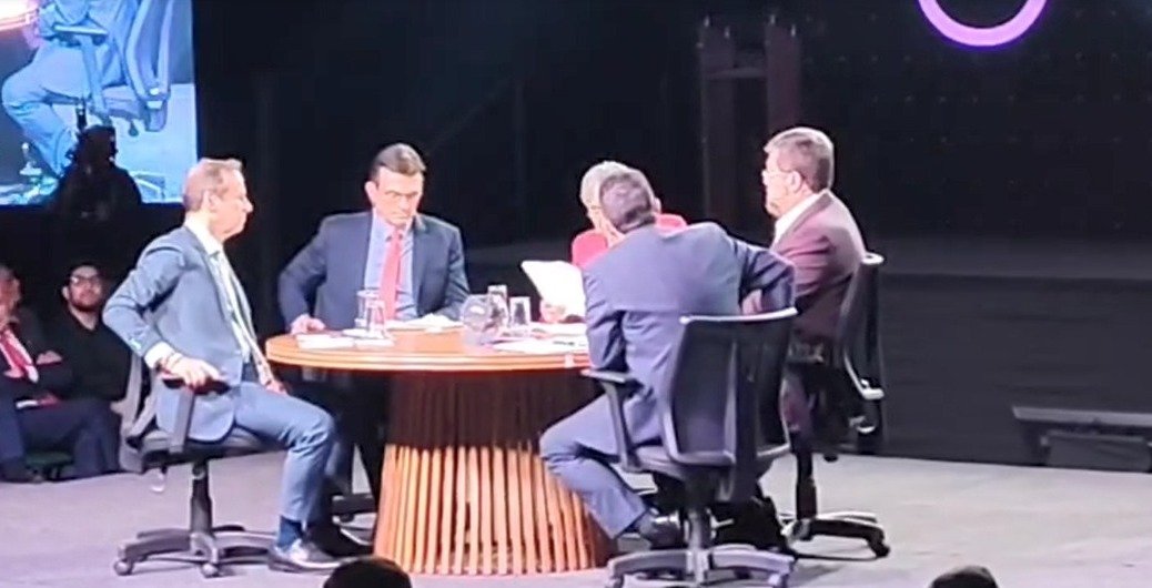 CUATRO CANDIDATOS PRESIDENCIALES EXPONEN SUS PROPUESTAS EN EL FORO EL FUTURO ES POSIBLE”