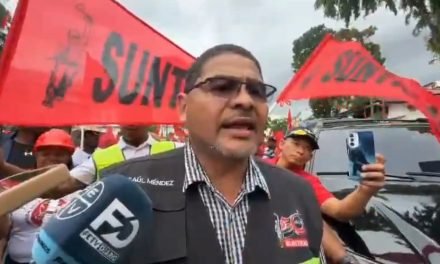 PRINCIPAL DIRIGENTE SINDICAL DE PANAMÁ ACUSADO DE ESTAFA SALE AL EXILIO Y LLEGA A BOLIVIA