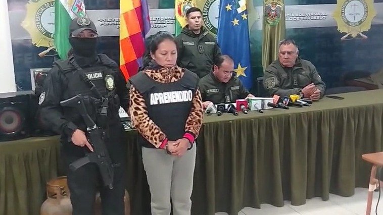 DETIENEN A MUJER POR ALQUILAR VEHÍCULO UTILIZADO EN ROBO DE CAJA FUERTE
