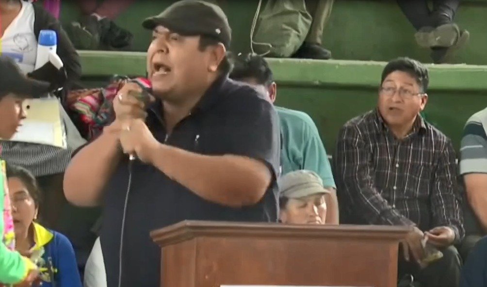 ABOGADO “EVISTA” LLAMA A “QUEMAR ÁNFORAS” Y BOICOTEAR ELECCIONES