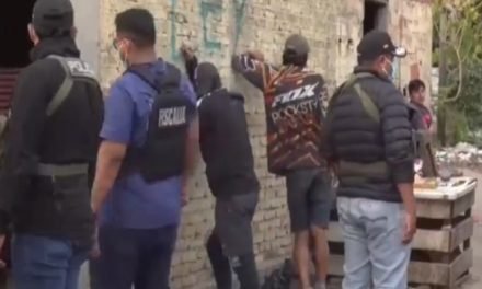 APREHENDEN A TRES PERSONAS POR VENTA DE SUSTANCIAS CONTROLADAS