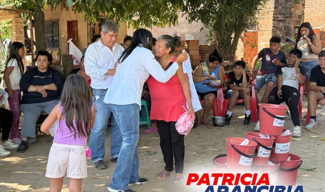 PATRICIA ARANCIBIA, CANDIDATA POR LIBRE LLEGÓ CON OLLAS COMUNES AL BARRIO AMBROSIO VILLAROEL