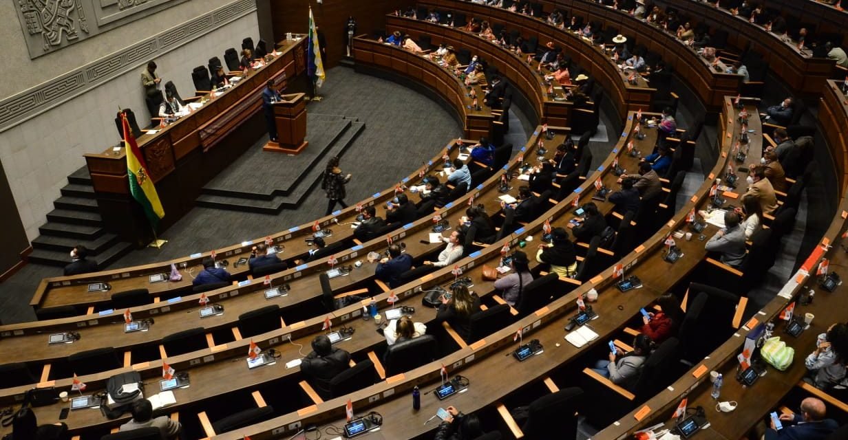 POR 24 LICENCIAS DE SENADORES, SUSPENDEN SESIÓN DE LA ALP SIN NUEVA FECHA