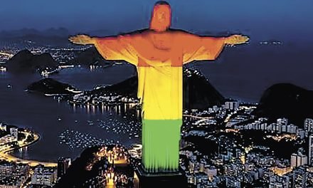 EL CRISTO REDENTOR DE BRASIL SE ILUMINA CON LOS COLORES DE BOLIVIA EN HOMENAJE AL BICENTENARIO