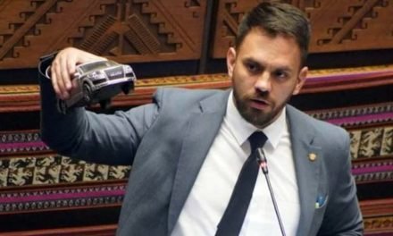 DEL CASTILLO PROPONE LEGALIZAR AUTOS “CHUTOS” QUE SE TRANSFORMEN EN HÍBRIDOS CON UN “KIT VERDE”