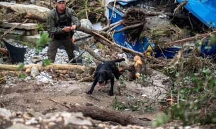 EL NÚMERO DE MUERTOS POR LAS INUNDACIONES EN TEXAS ASCENDIÓ A 82