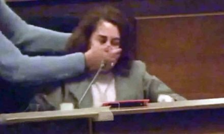 TAPAN LA BOCA A DIPUTADA EN MEDIO DE SU INTERVENCIÓN EN SESIÓN DE DIPUTADOS