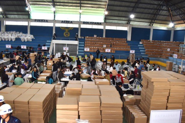 CONTINÚA EL ARMADO DE MALETAS ELECTORALES