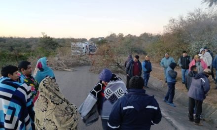 COMUNARIOS BLOQUEAN EN CHARAGUA; SALIDAS DE BUSES SON NORMALES