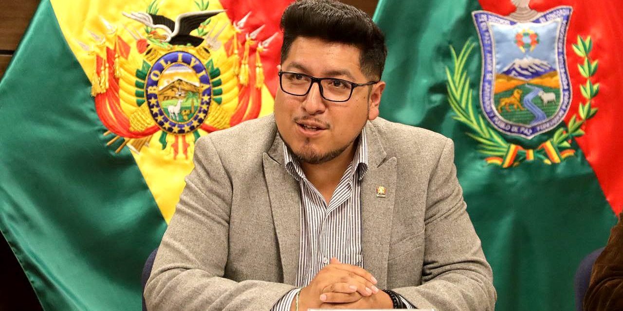 PIDEN APREMIO CONTRA PRESIDENTE DE DIPUTADOS POR INCUMPLIMIENTO DE BENEFICIOS SOCIALES