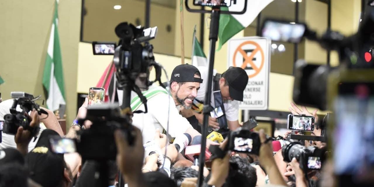 SANTA CRUZ: MULTITUDINARIO RECIBIMIENTO A LUIS FERNANDO CAMACHO