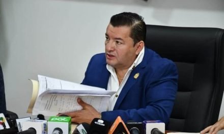 JHONNY FERNÁNDEZ MODIFICA FECHA DE VIAJE; CONCEJALES CUESTIONAN MOTIVOS