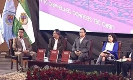 GOBIERNO PRESENTA LIBRO DEL SEGUNDO CENTENARIO Y DEFIENDE MODELO DE ESTADO