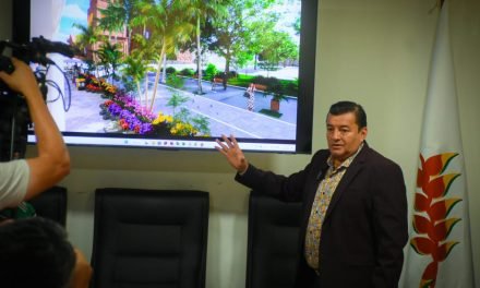 ALCALDE JHONNY FERNÁNDEZ JUSTIFICA VIAJE PARA GESTIONAR PROYECTOS