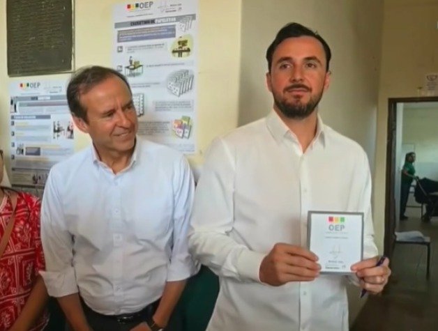 JP VELASCO VOTA EN SANTA CRUZ Y CONFÍA EN UN NUEVO CICLO POLÍTICO PARA EL PAÍS