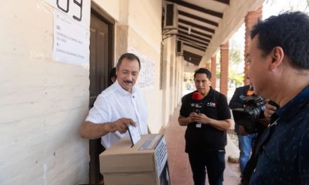 RECTOR DE LA UAGRM VOTAEIMPULSA JORNADA DEMOCRATICA