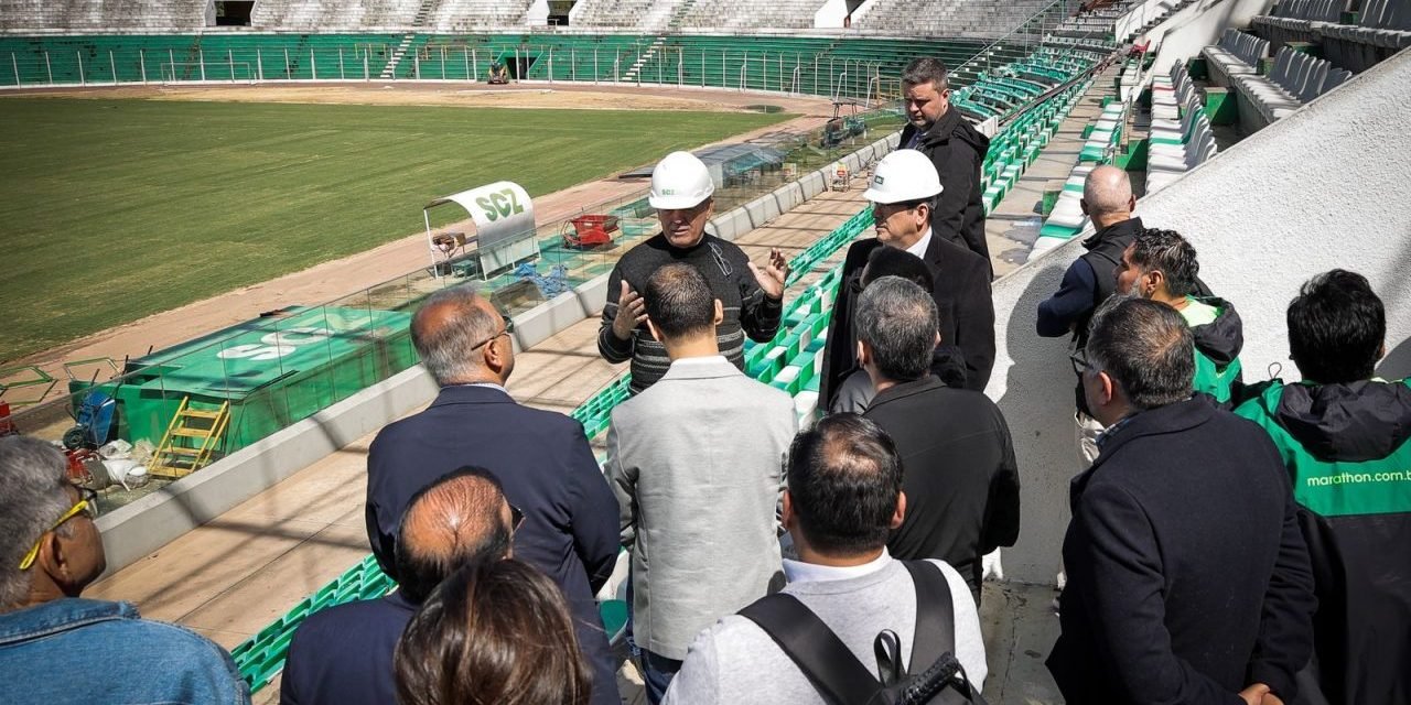 ESTADIO TAHUICHI: CONMEBOL, FBF Y GOBERNACIÓN VERIFICAN PROGRESO DE OBRAS