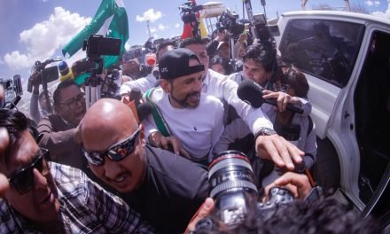 LUIS FERNANDO CAMACHO SALIO DEL PENAL DE CHONCHOCORO