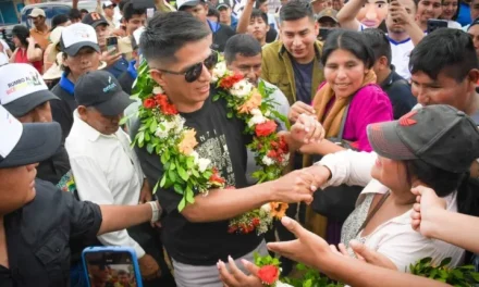 LANZAN PETARDOS EN ACTO DE ANDRÓNICO RODRÍGUEZ EN SATÉLITE NORTE