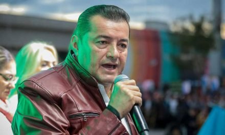 JOHNNY FERNÁNDEZ SUFRE AGRESIONES EN RECINTO ELECTORAL DE SANTA CRUZ