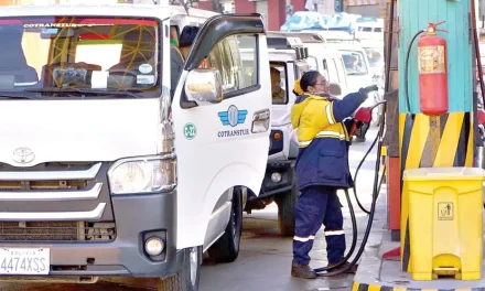 LA MALA CALIDAD DE LA GASOLINA DESATA PROTESTAS DEL TRANSPORTE EN LA PAZ