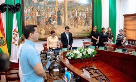 CONCEJO MUNICIPAL REALIZA HOMENAJE PÓSTUMO A PERCY FERNÁNDEZ