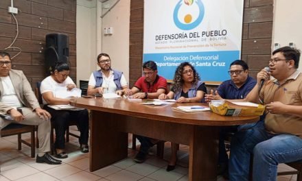DEFENSORÍA PROMUEVE CUARTO INTERMEDIO EN PARO DE SALUD EN EL TORNO