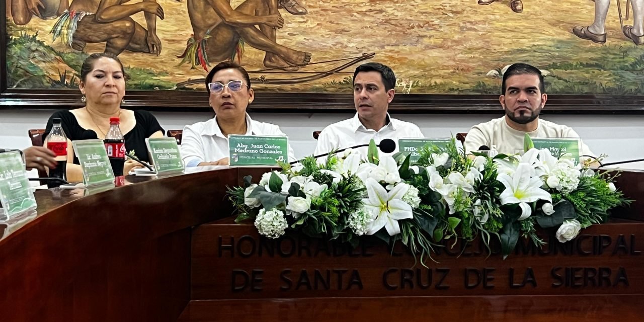 ALFREDO ROMERO Y PERCY FERNÁNDEZ SERÁN RECONOCIDOS EN EL MES DE SANTA CRUZ