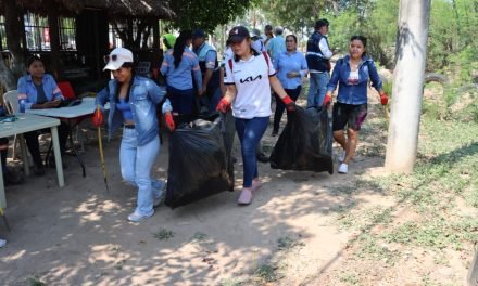 MINGA AMBIENTAL RECOLECTA UNA TONELADA DE RESIDUOS EN INGRESO AL URUBÓ