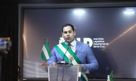 TALAMÁS DESTACA AUTONOMÍA Y DESARROLLO REGIONAL EN SESIÓN DE HONOR