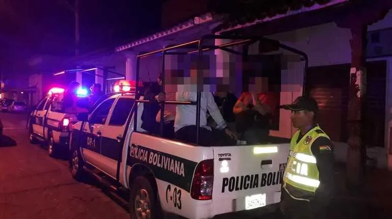 POLICÍA ARRESTÓ A PERSONAS POR INFRINGIR LA LEY SECA EN SANTA CRUZ