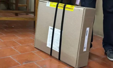 LLEGARON LAS PRIMERAS MALETAS Y ARRANCA EL CONTEO DE VOTOS EN SANTA CRUZ