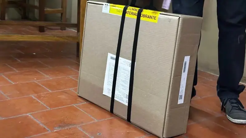 LLEGARON LAS PRIMERAS MALETAS Y ARRANCA EL CONTEO DE VOTOS EN SANTA CRUZ