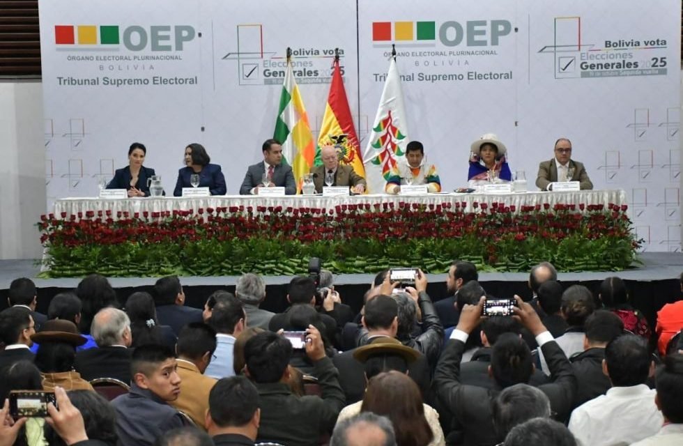 EL TSE ACREDITA A SENADORES Y DIPUTADOS QUE INTEGRARÁN LA PRÓXIMA ASAMBLEA