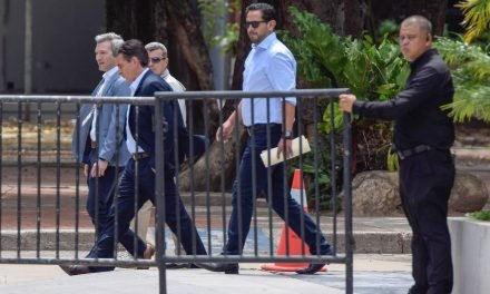 PRESIDENTE ELECTO SE REÚNE CON EMPRESARIOS Y ANUNCIA MEDIDAS ECONÓMICAS