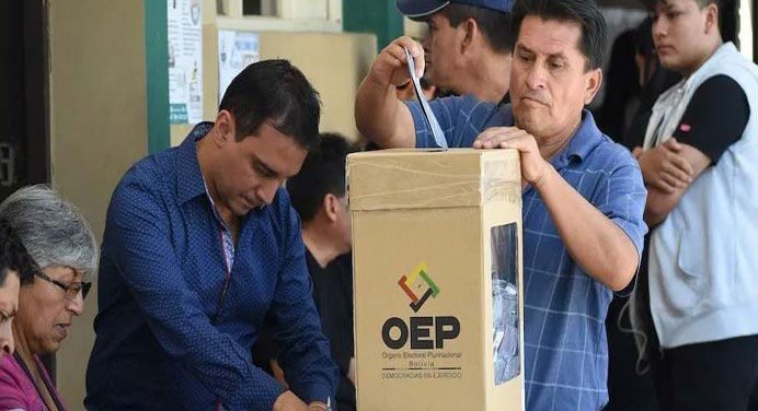 JORNADA ELECTORAL EN MARCHA: LOS RECINTOS COMIENZAN A ABRIR EN TODO EL PAÍS