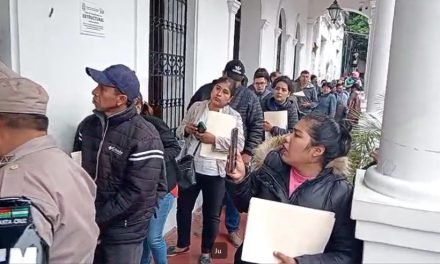 CONVOCATORIA DE MEDRANO GENERA LARGAS FILAS Y CUESTIONAMIENTOS DE TRANSPARENCIA