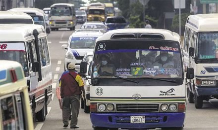 TRANSPORTE URBANO TRABAJA SOLO AL 30% POR FALTA DE COMBUSTIBLE